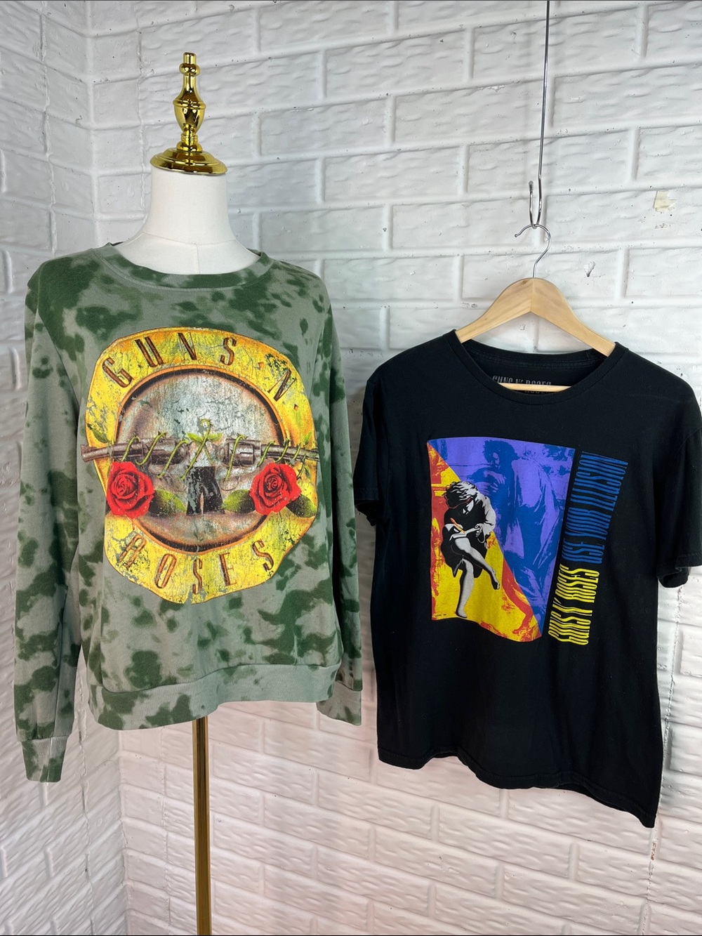 GUNS N’ ROSES BUNDLE GREEN TIE DYE CONCERT SWEATSHIRT SZ LG AND T SHIRT SZ MD